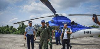 Tinjau Karhutla di Riau, Raja Juli Antoni Serukan Kewaspadaan dan Penegakan Hukum