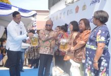 Disaksikan Komisi IV DPR RI, BULOG Sorong  Salurkan Bantuan Pangan