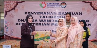 Semarak Bulan Ramadhan, DWP Kemenperin Serahkan 1.030 Paket Tali Kasih Ramadhan